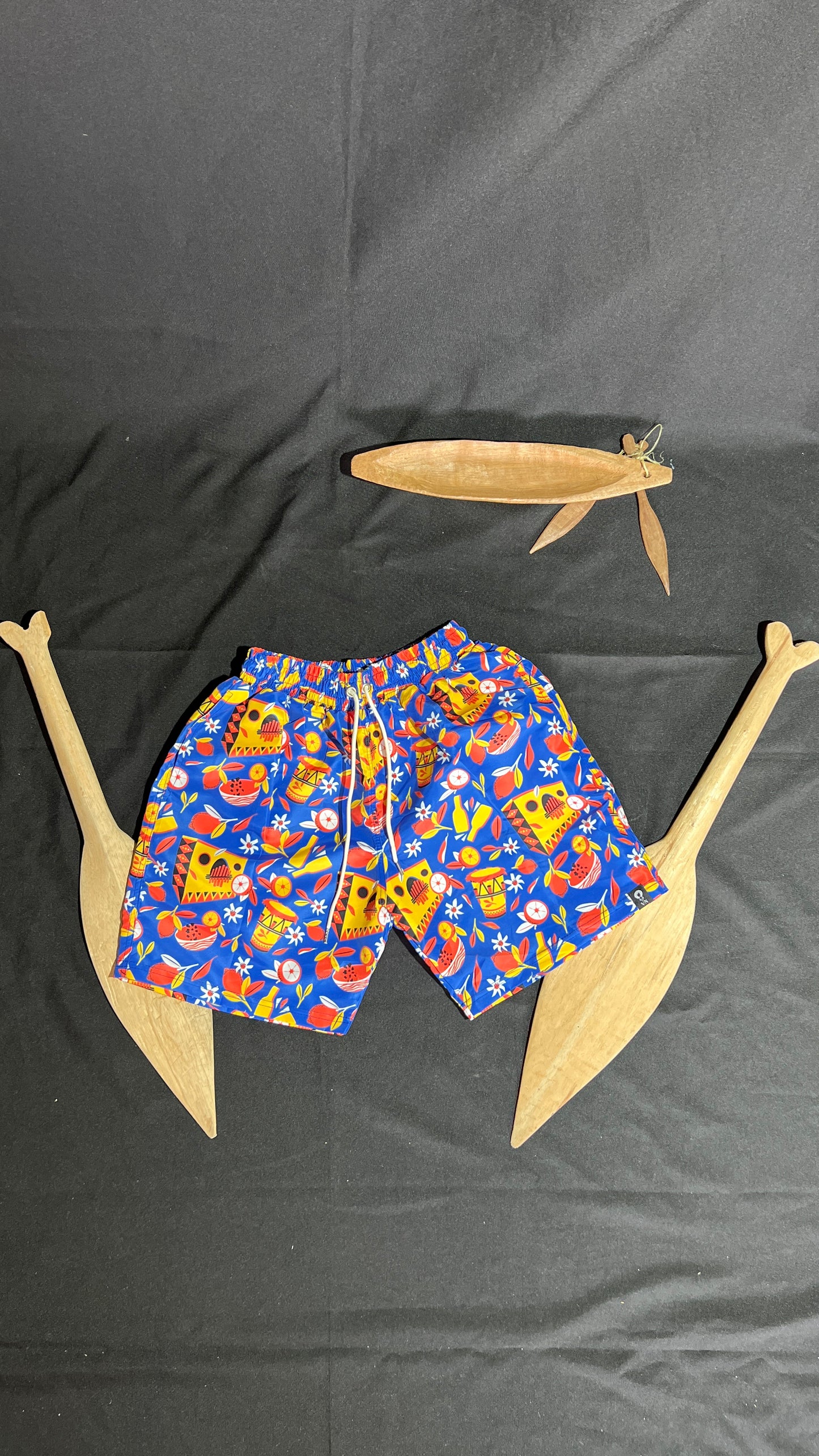 Pantaloneta de baño- Noches de Sexteto – diseño étnico colombiano Visaje Negro