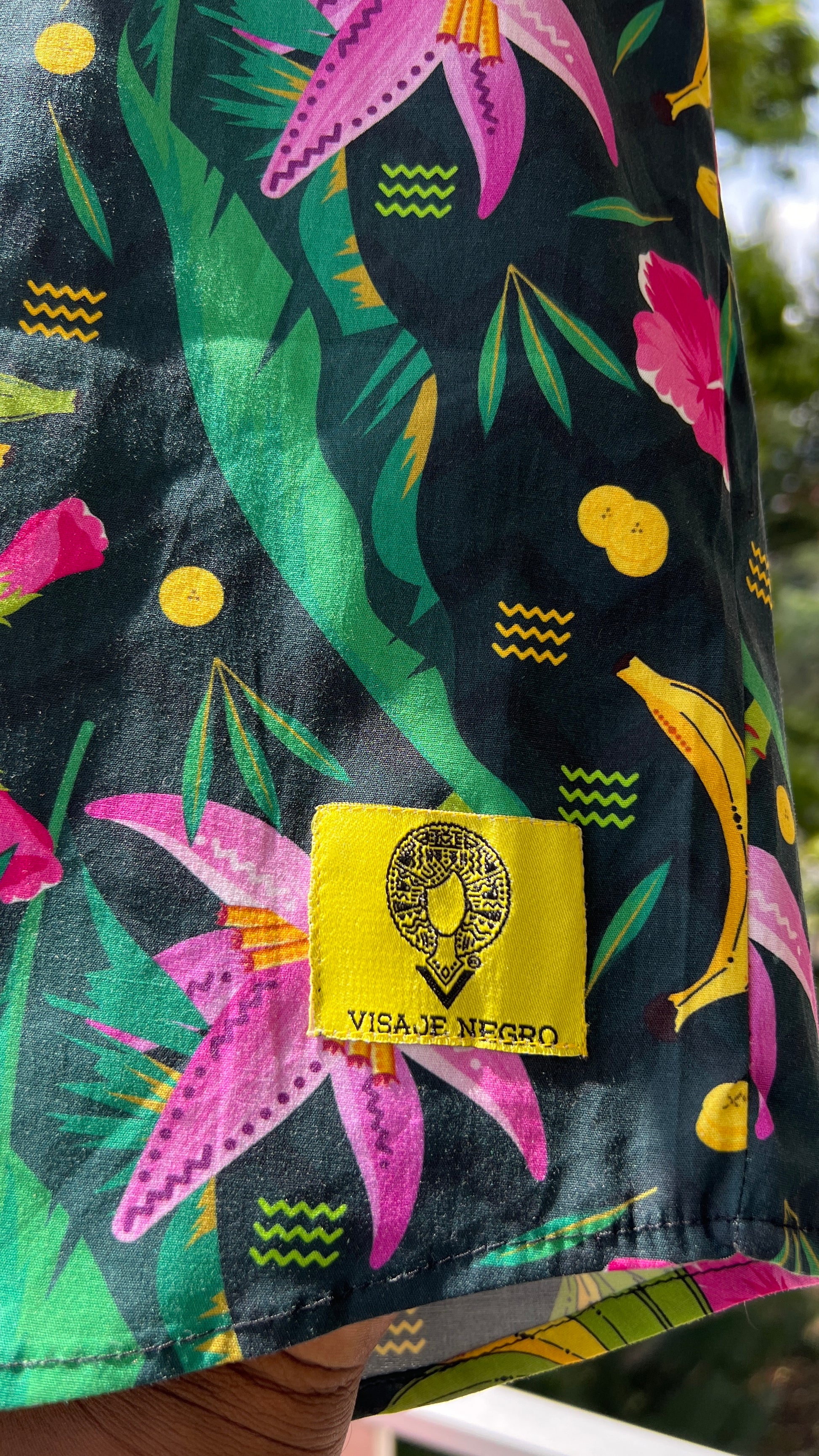 Camisa  Premiun ALGODÓN cuello inglés- La tajá – diseño étnico colombiano Visaje Negro
