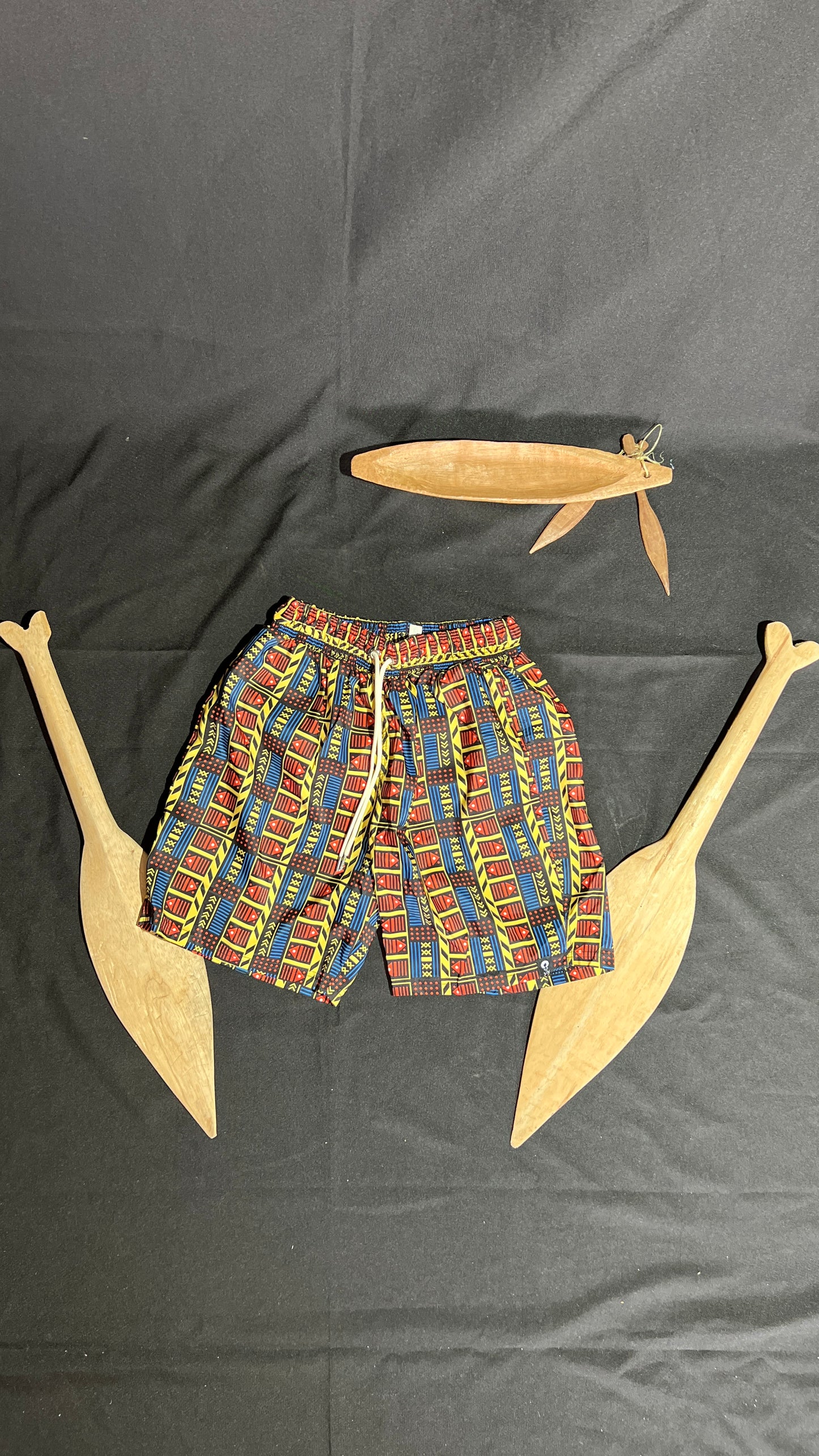 Pantaloneta de baño- Diseño Vaivén de peces – diseño étnico colombiano Visaje Negro
