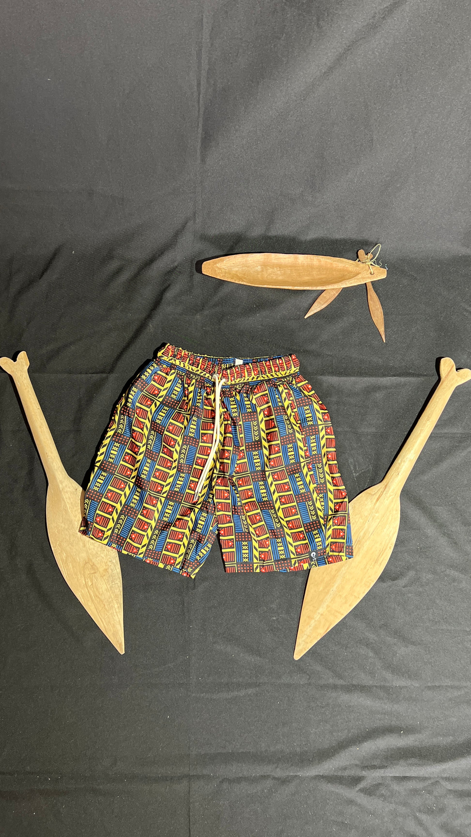 Pantaloneta de baño- Diseño Vaivén de peces – diseño étnico colombiano Visaje Negro