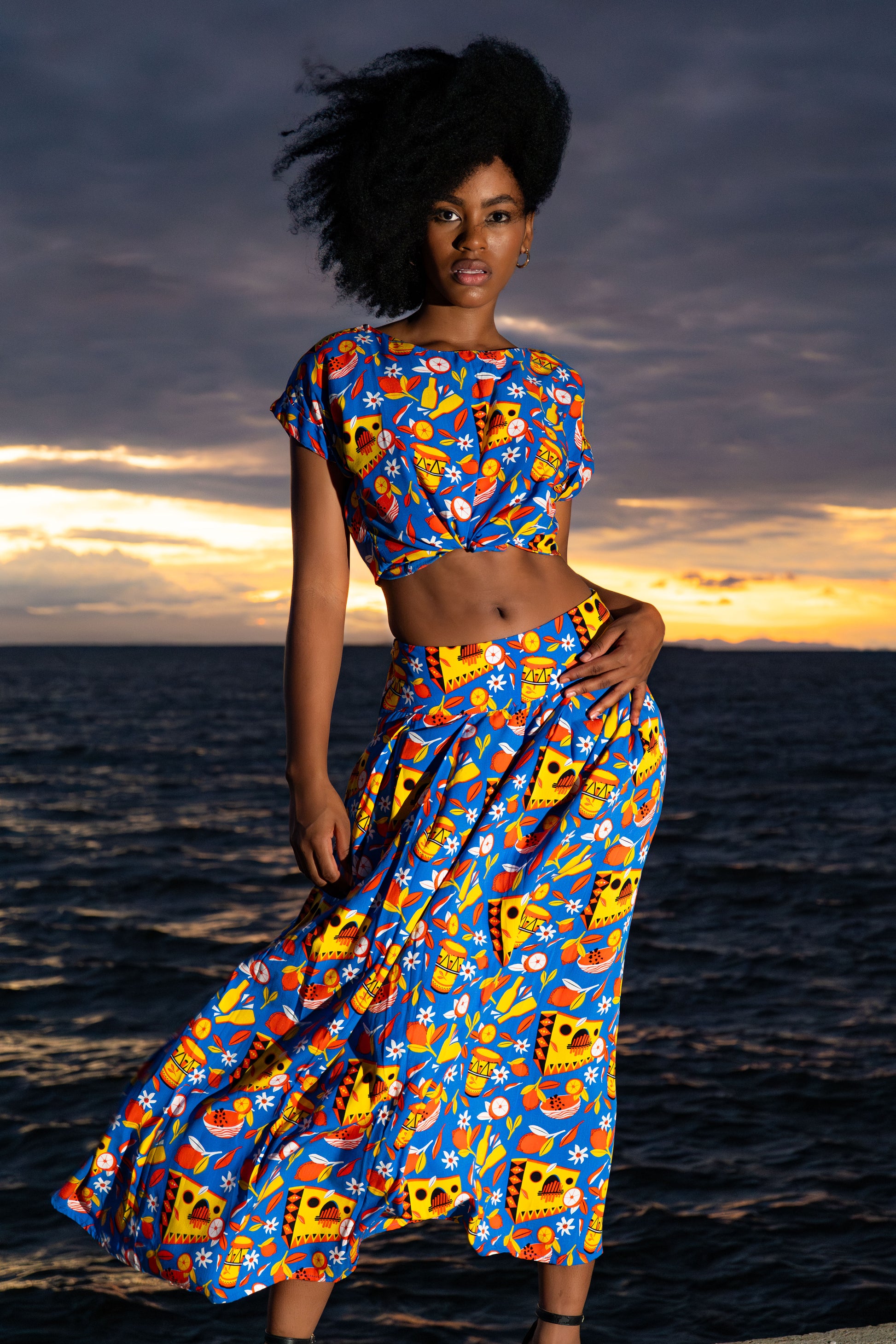 Falda larga plisada- estampado Noches de sexteto – diseño étnico colombiano Visaje Negro