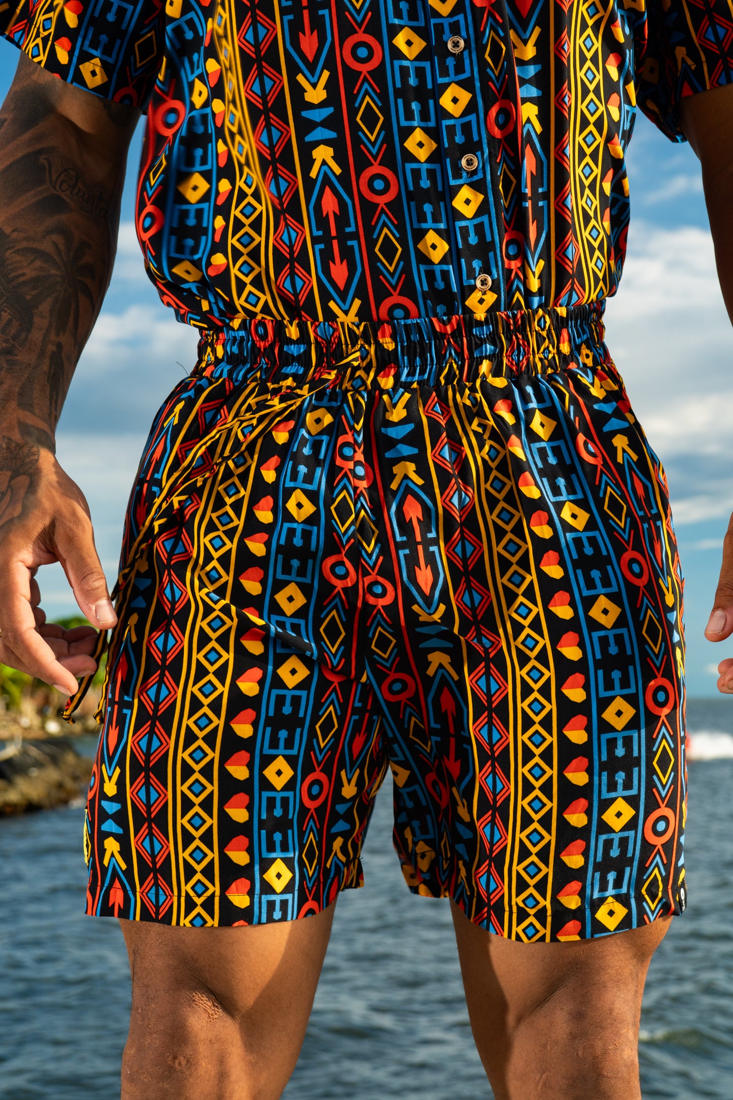 Short-mochibiris estampado El Alba en viscosa fresca | Visaje Negro – diseño étnico colombiano Visaje Negro