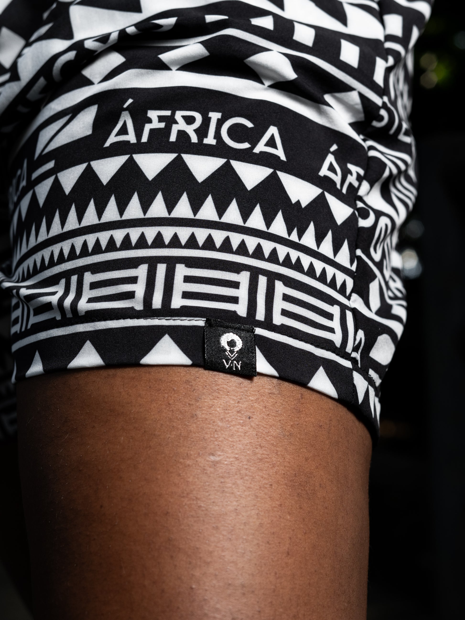 Short-mochibiris estampado Poder Negro – diseño étnico colombiano Visaje Negro