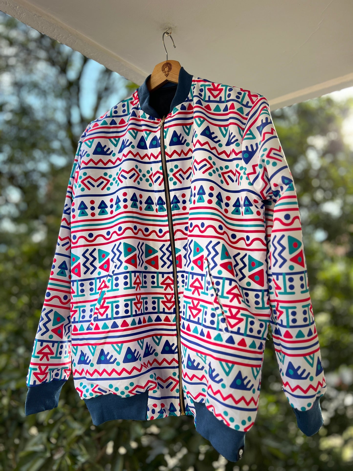 Chaqueta Palafitos – diseño étnico colombiano Visaje Negro