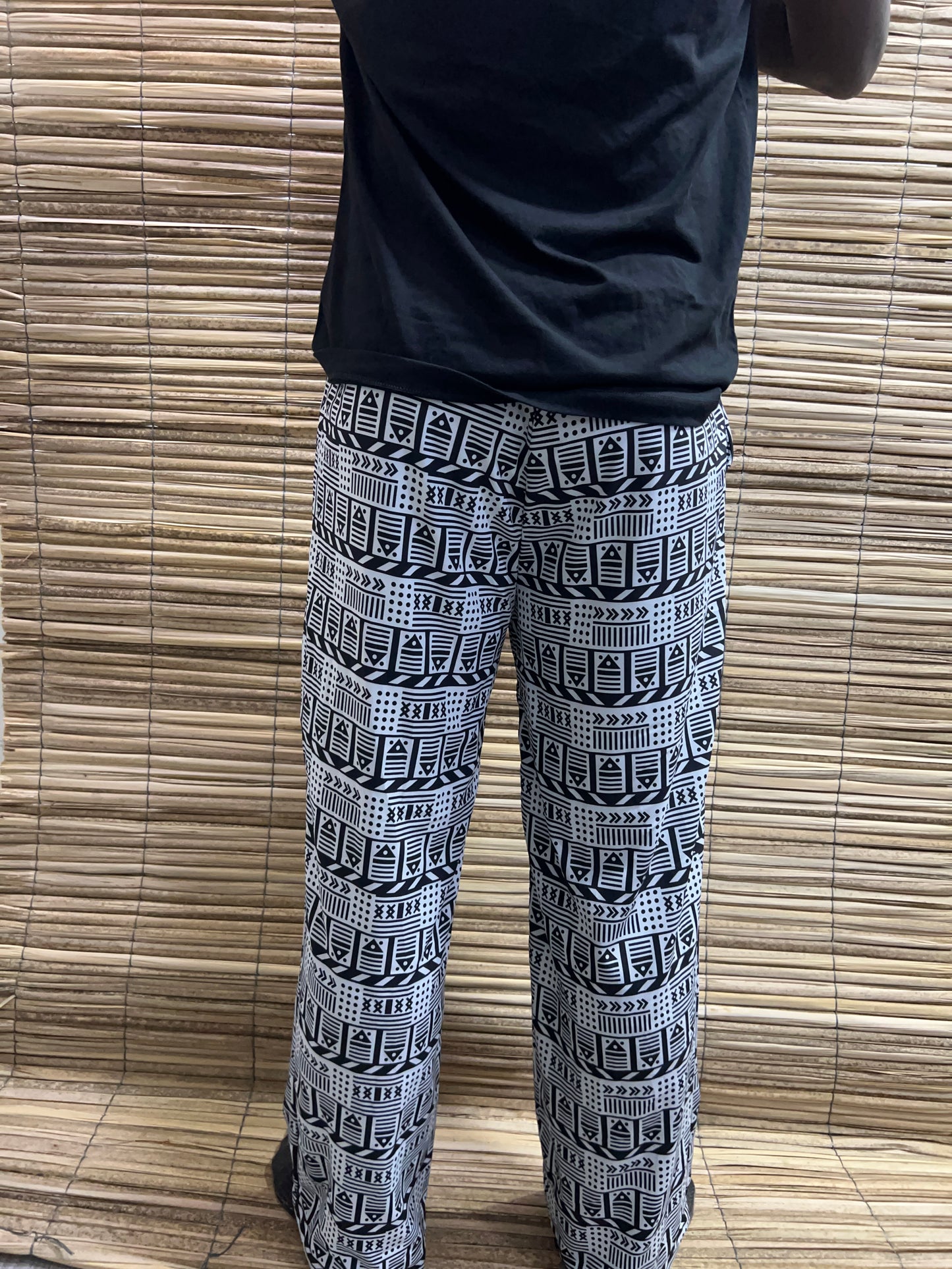 Pantalón Estampado Bota Ancha Vaivén de Peces Blanco y Negro