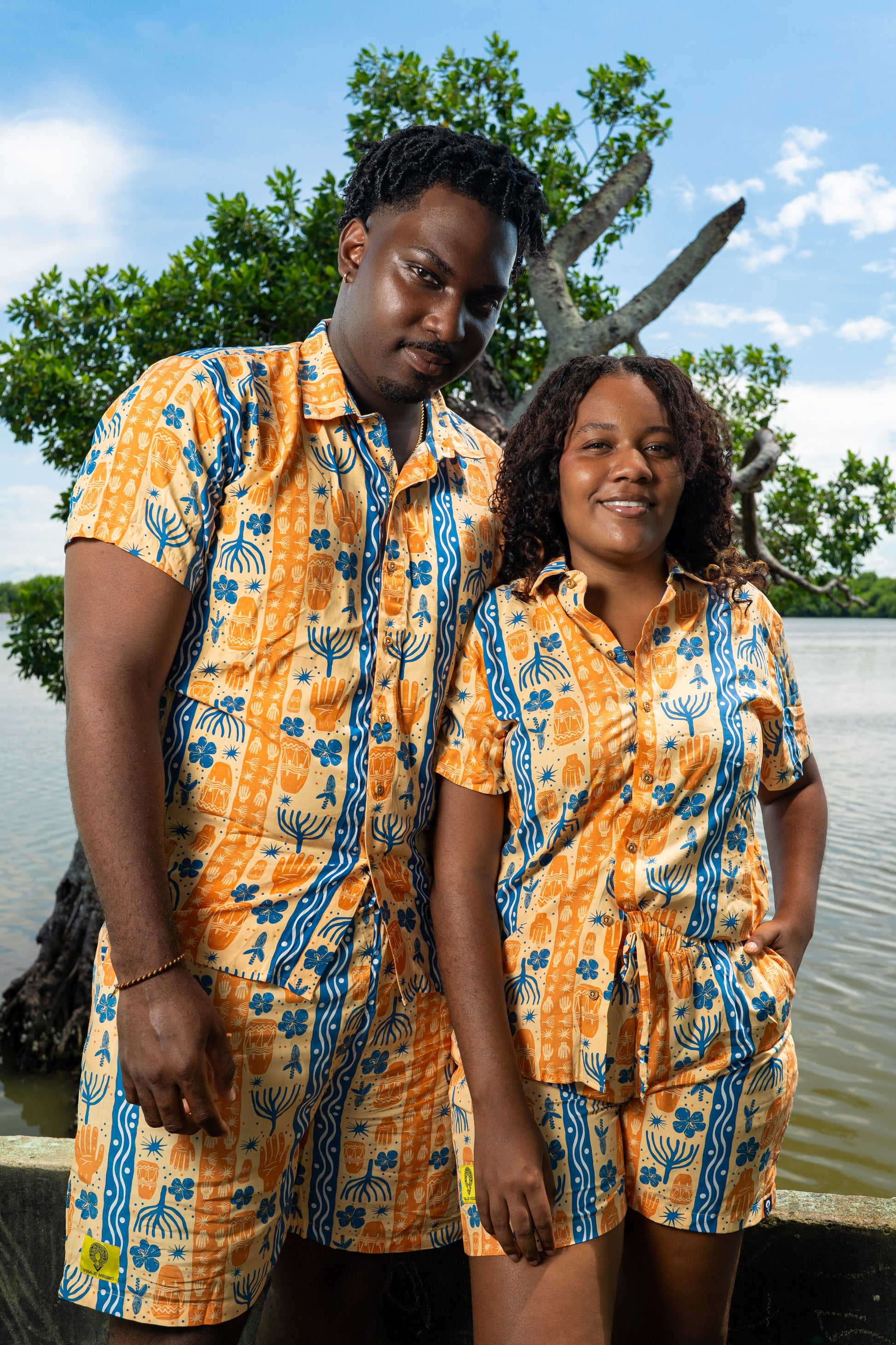 Camisa Bulla y Pesca-Cuello Inglés- Ropa Afrocolombiana – diseño étnico colombiano Visaje Negro