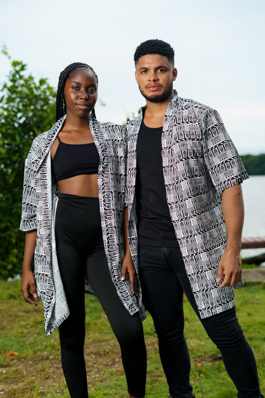 Kimono corto unisex. Estampado vaivén de peces B/N