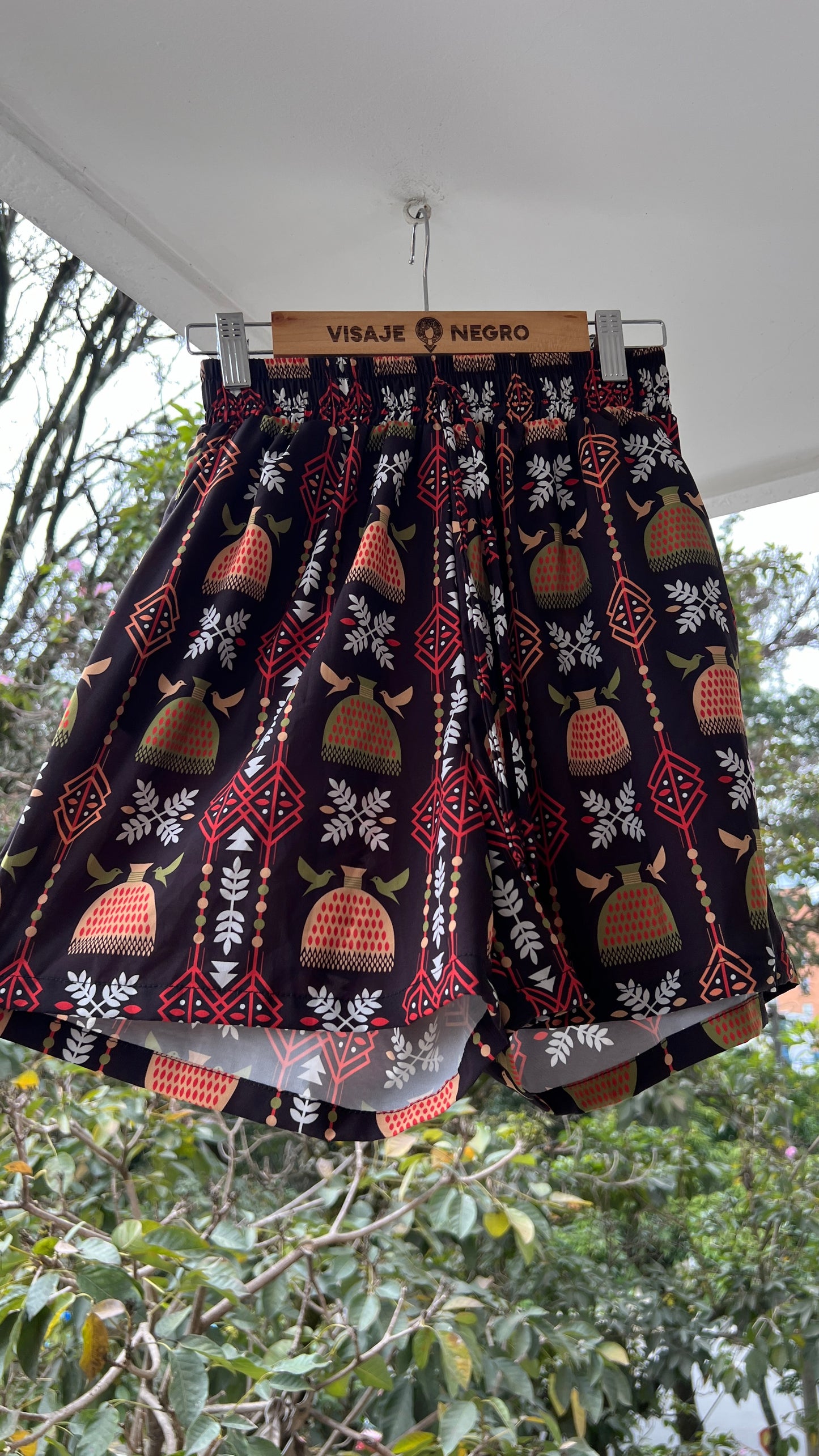 Short-mochibiris estampado Puño de arroz – diseño étnico colombiano Visaje Negro