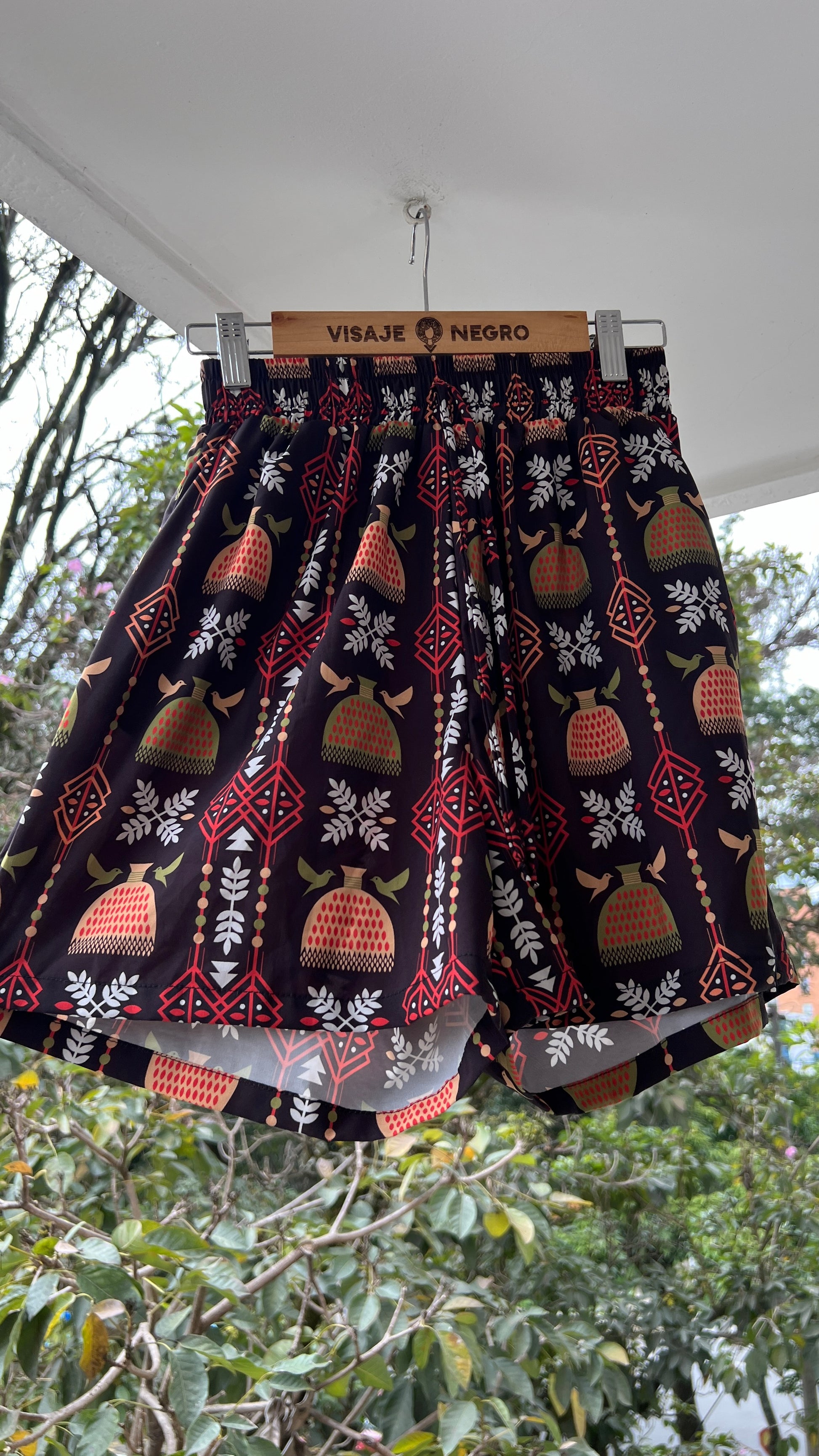 Short-mochibiris estampado Puño de arroz – diseño étnico colombiano Visaje Negro