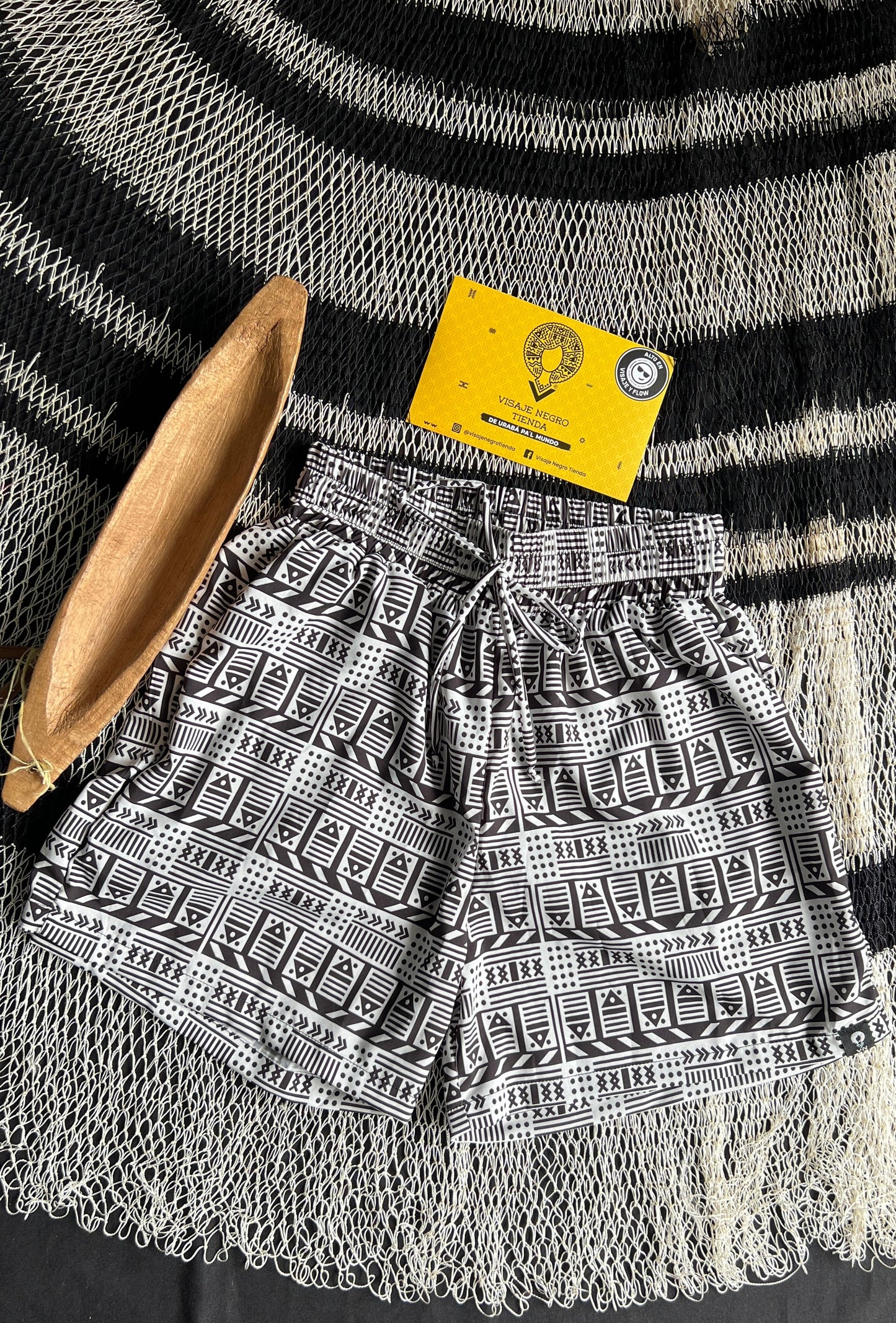 Short-mochibiris estampado Vaivén de peces B/N – diseño étnico colombiano Visaje Negro