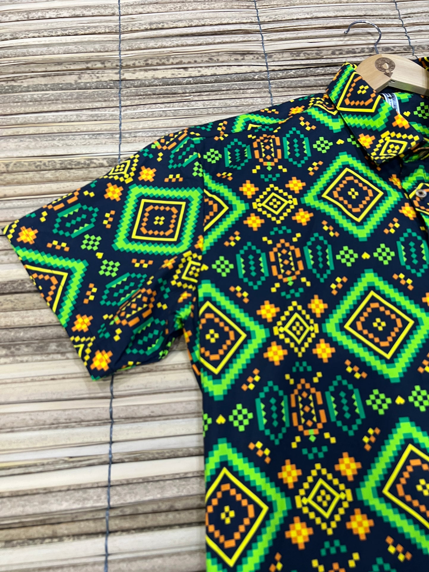 Camisa premium ALGODÓN. Rombos de carambolo con cuello inglés