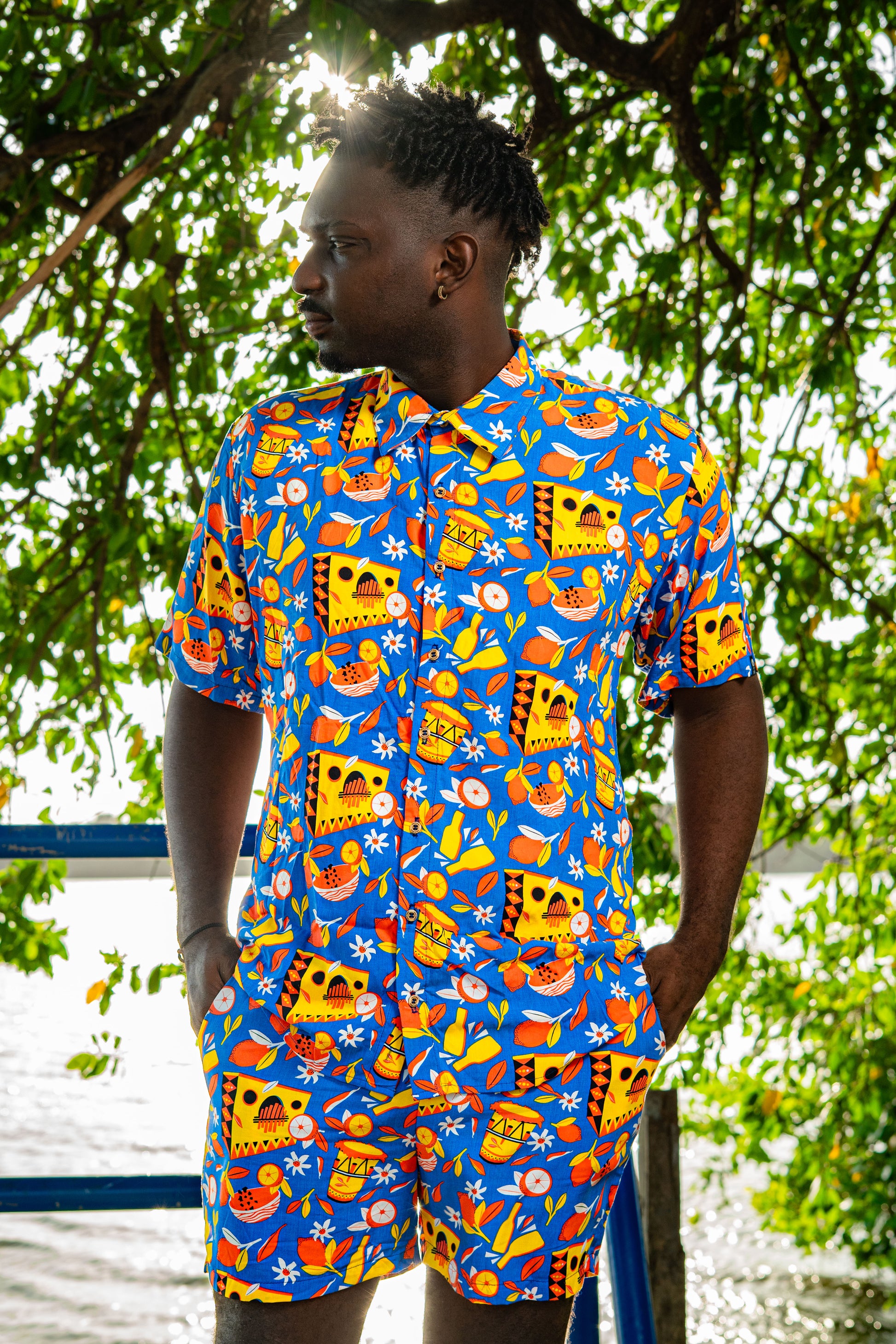 Camisa Sexteto-Cuello Inglés- Diseño Colombiano – diseño étnico colombiano Visaje Negro