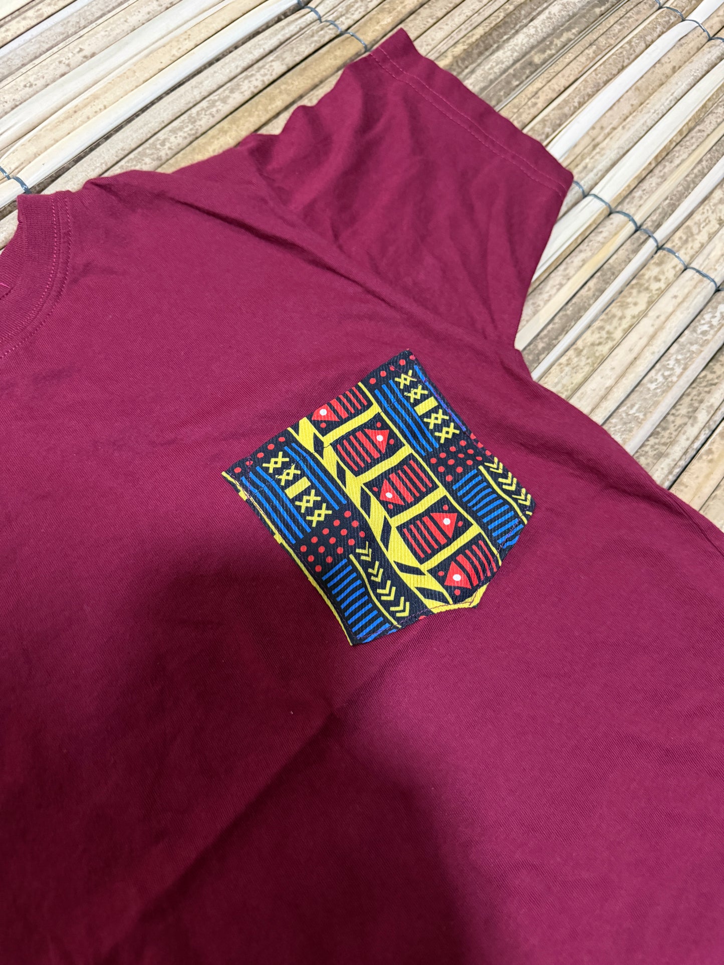 Camiseta infantil talla 12. COLOR VINOTINTO CON BOLSILLO- 100% algodón