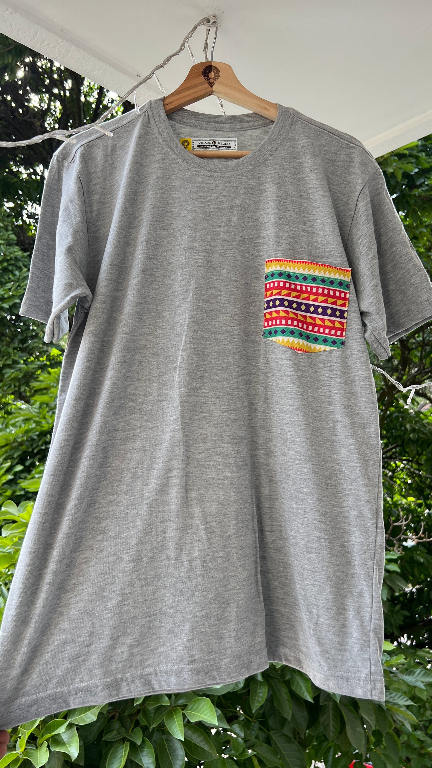 Camiseta gris  talla S bolsillo diseño caminos