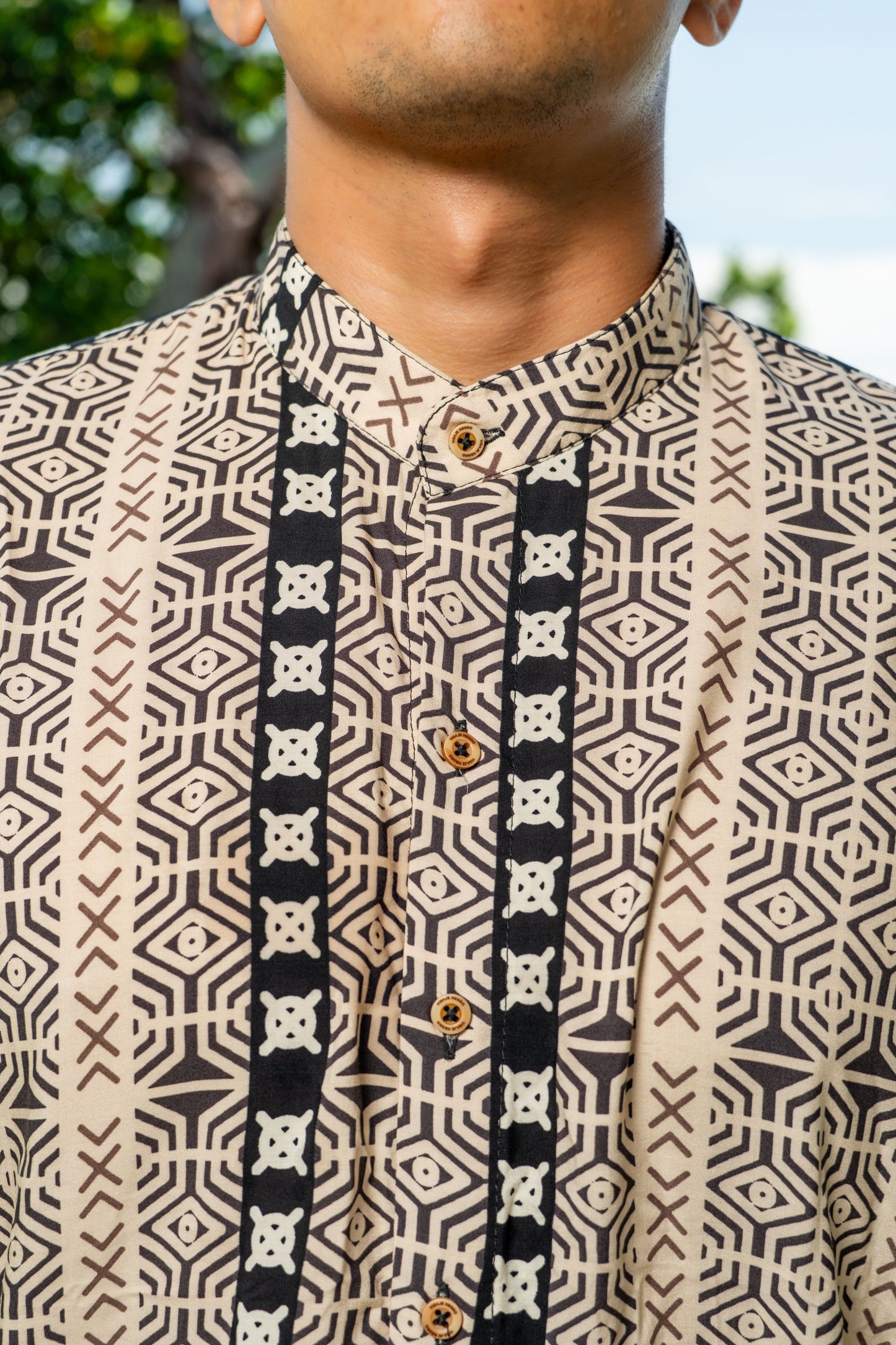Camisa Estampada. Diseño Barcaza-Cuello Nerú