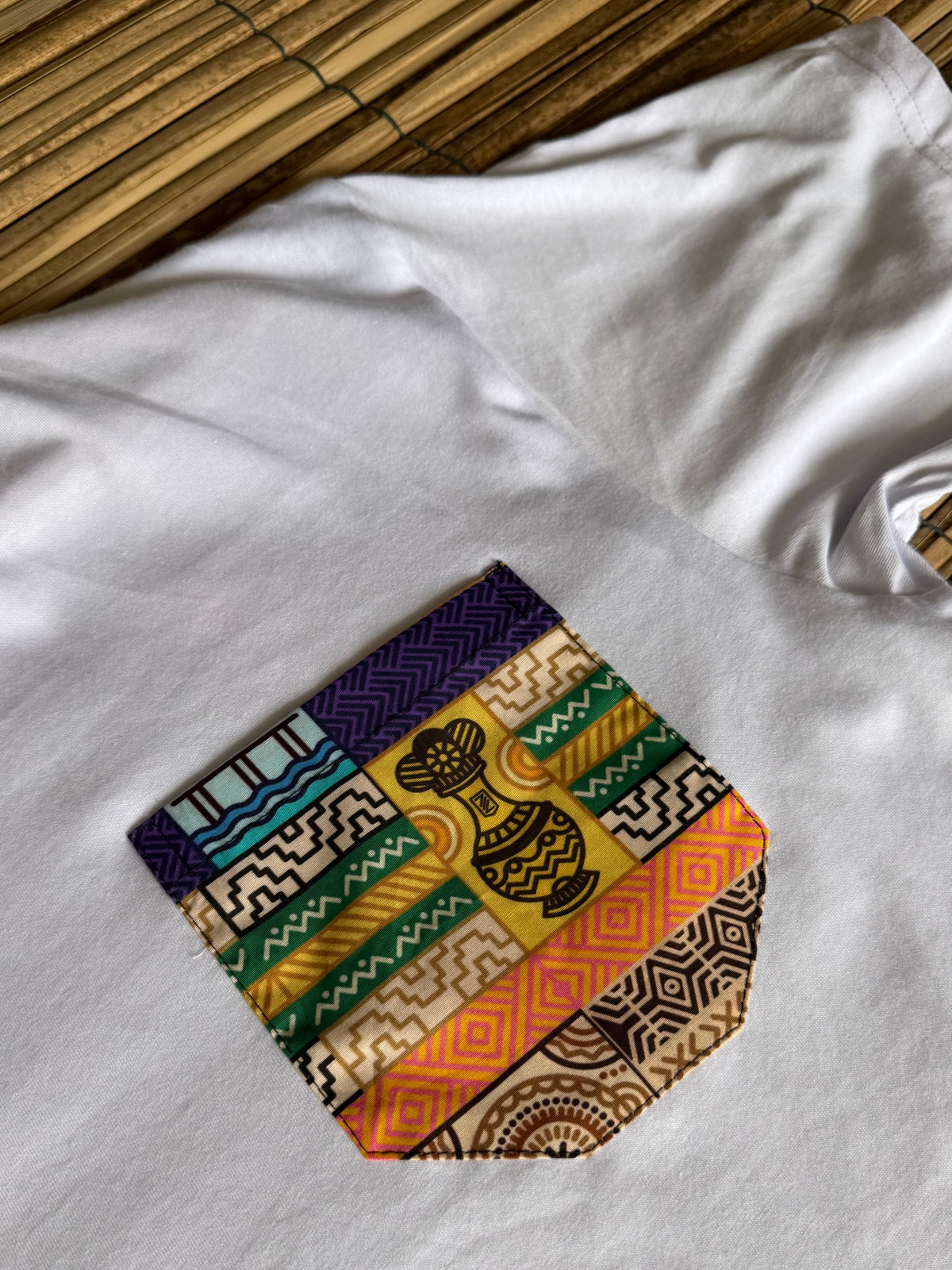 Camiseta blanca talla XL bolsillo diseño Artesanos