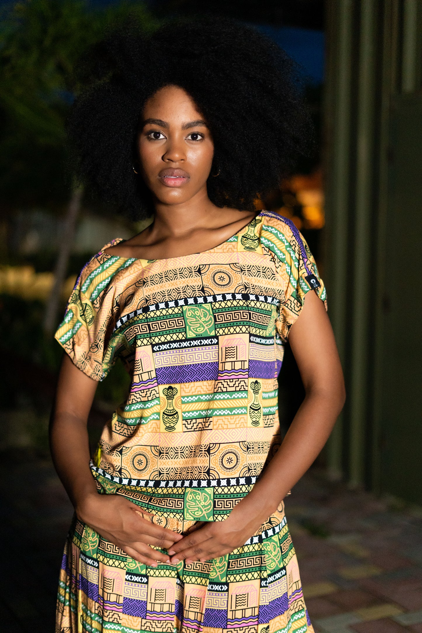 Blusa femenina estampada- Artesanos. 100% tela viscosa – diseño étnico colombiano Visaje Negro