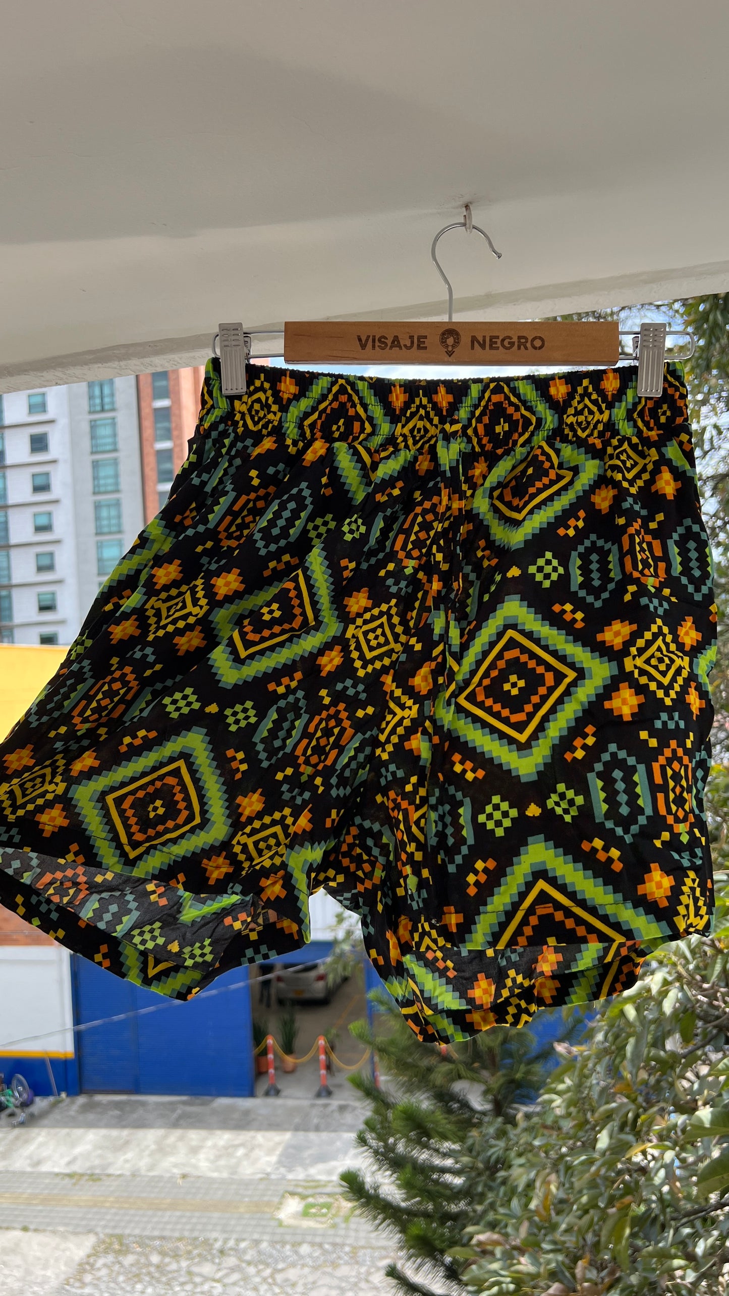 Short-mochibiris estampado Rombos de Carambolo – diseño étnico colombiano Visaje Negro