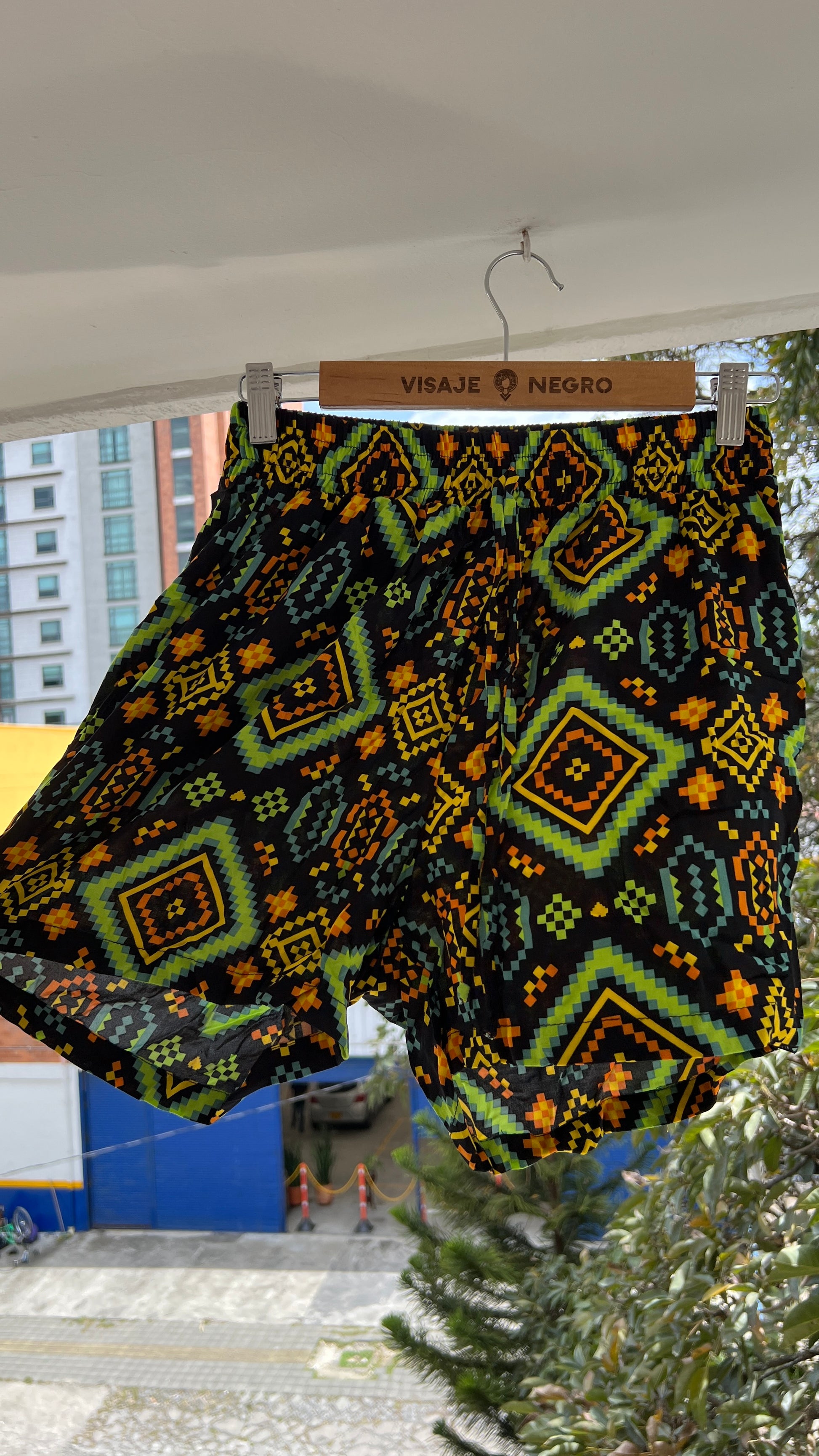 Short-mochibiris estampado Rombos de Carambolo – diseño étnico colombiano Visaje Negro