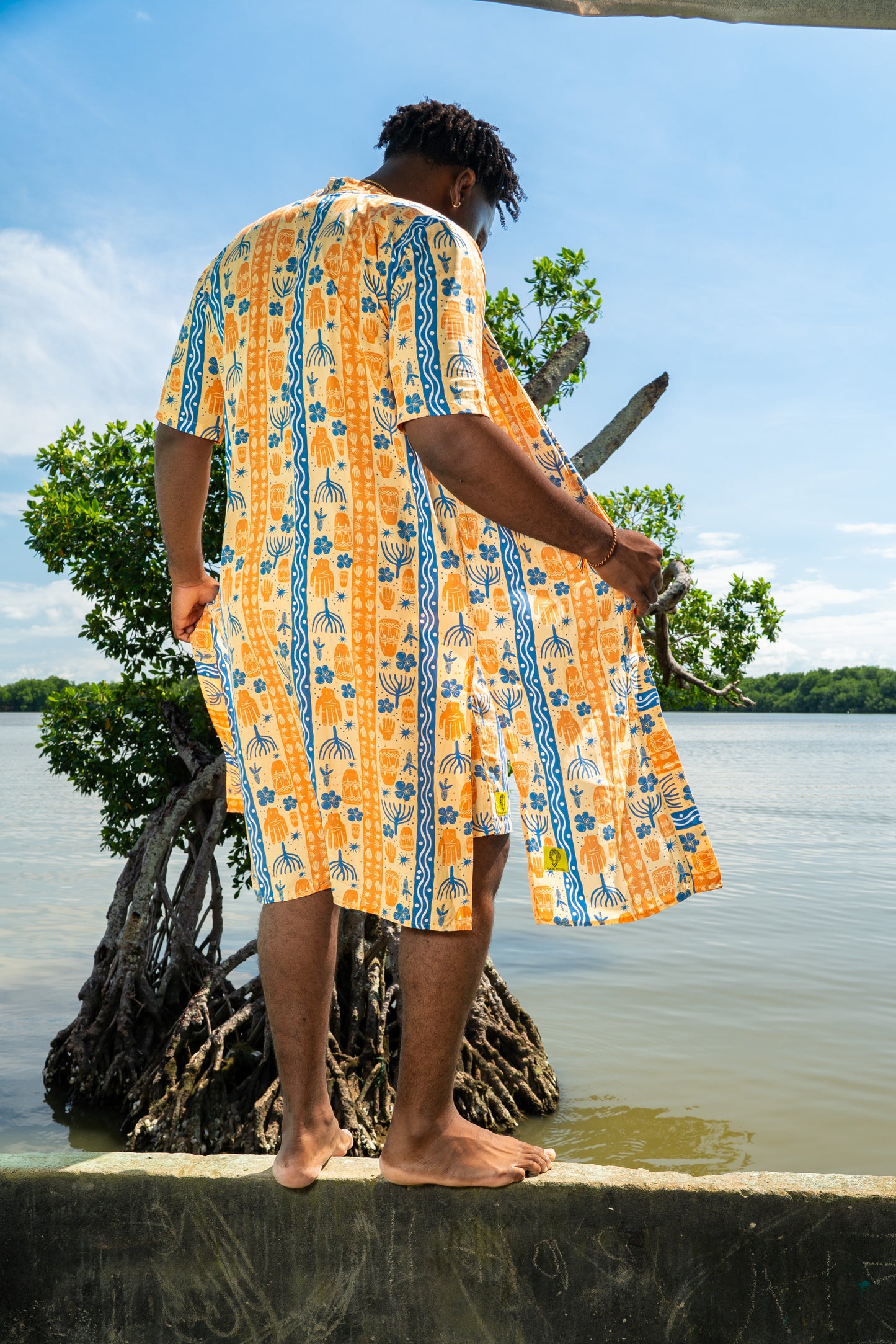 Kimono largo sin género estampado BULLA Y PESCA – 100% viscosa fresca | Visaje Negro – diseño étnico colombiano Visaje Negro