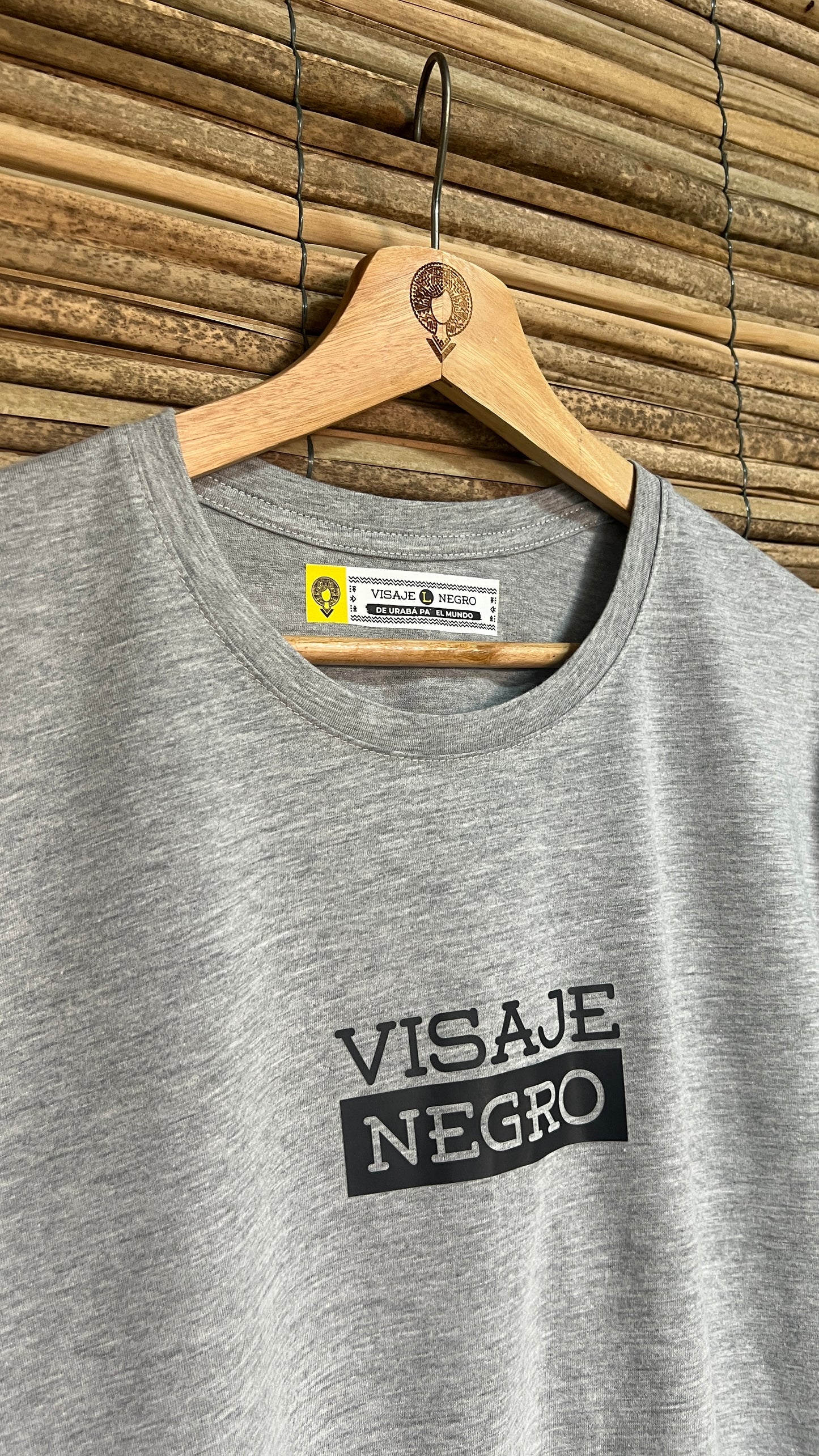 Camiseta estampada gris  talla l visaje sobrio