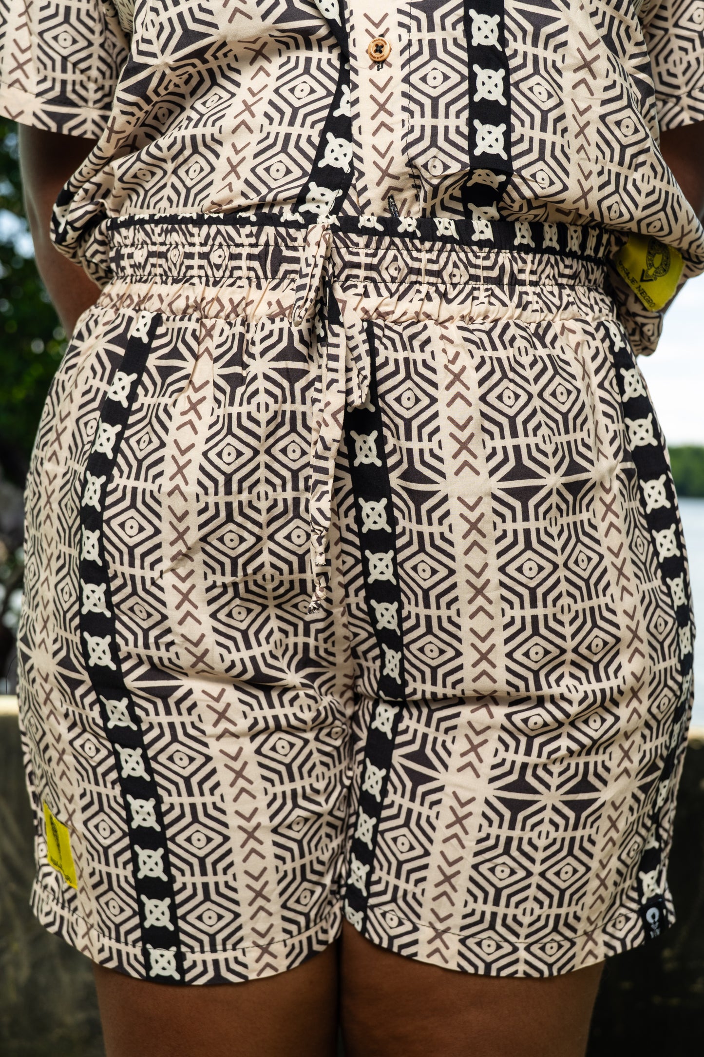 Short-mochibiris estampado BARCAZA en viscosa fresca | Visaje Negro – diseño étnico colombiano Visaje Negro