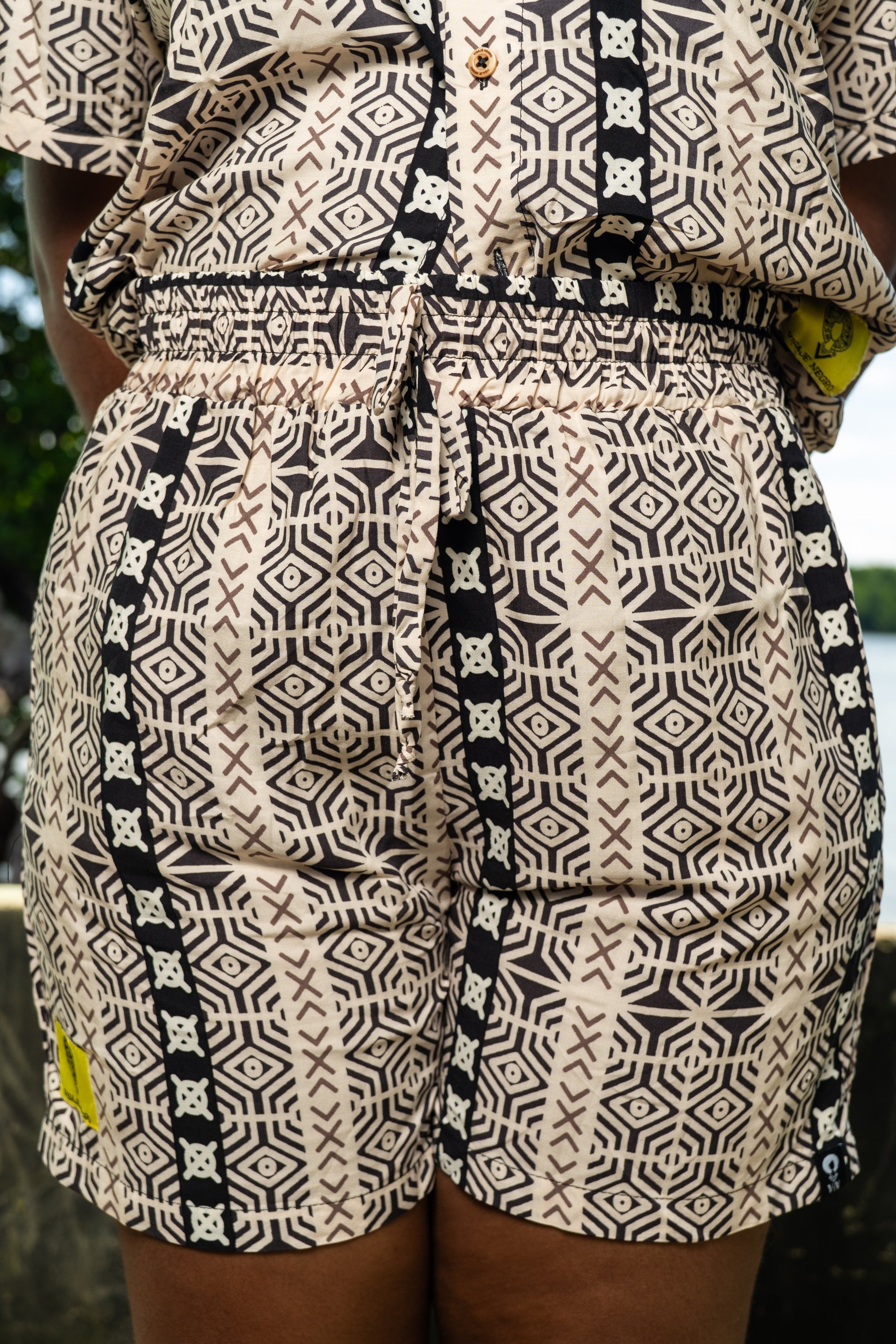 Short-mochibiris estampado BARCAZA en viscosa fresca | Visaje Negro – diseño étnico colombiano Visaje Negro