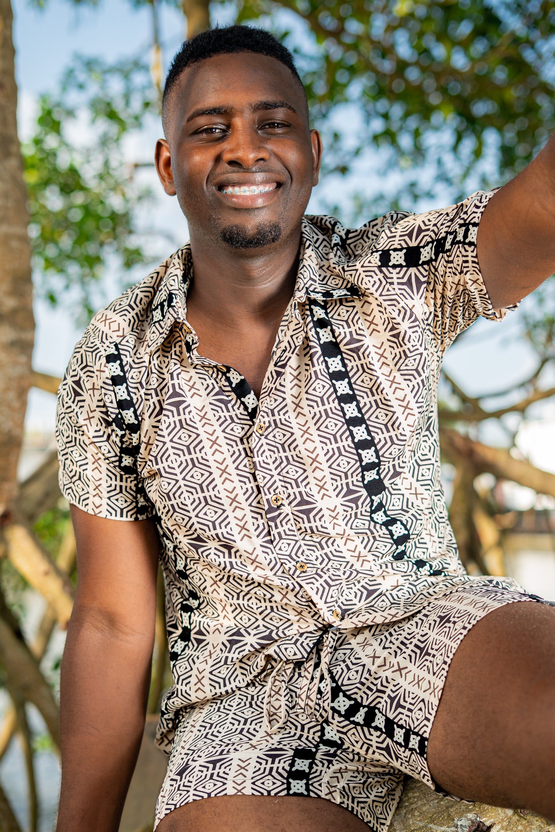 Camisa Barcaza Cuello Inglés - Ropa Afro Colombiana – diseño étnico colombiano Visaje Negro