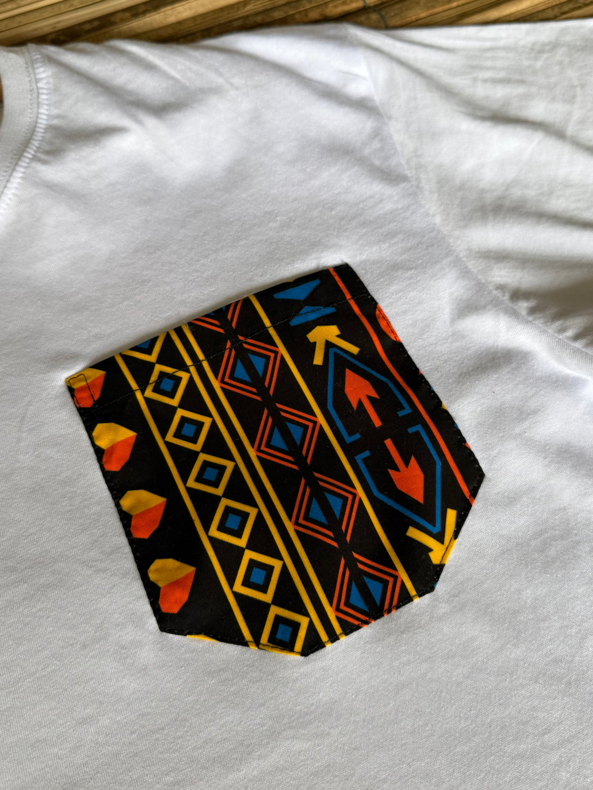 Camiseta blanca talla XL bolsillo diseño El Alba