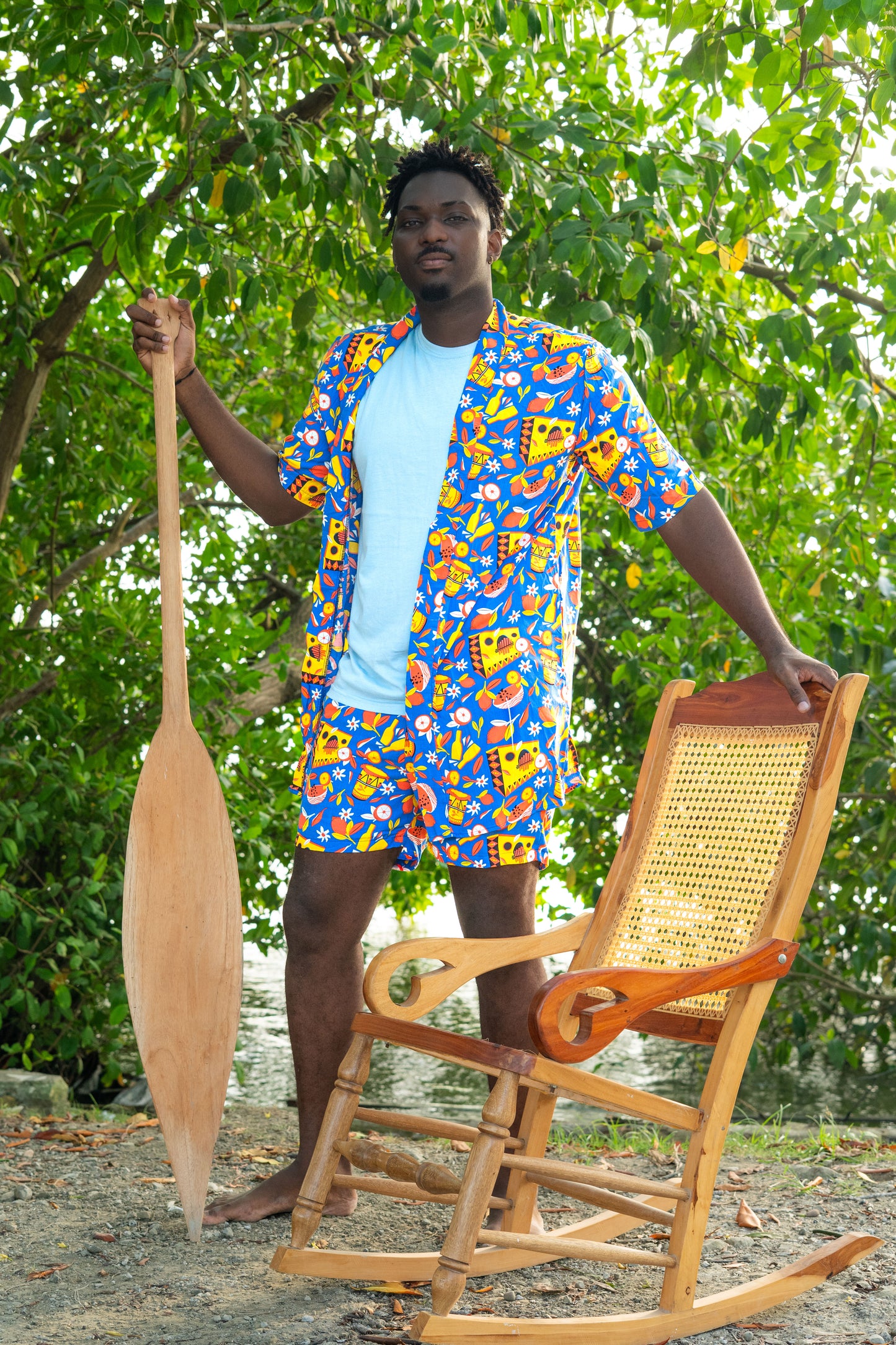 Kimono corto sin género estampado SEXTETO – 100% viscosa fresca | Visaje Negro – diseño étnico colombiano Visaje Negro