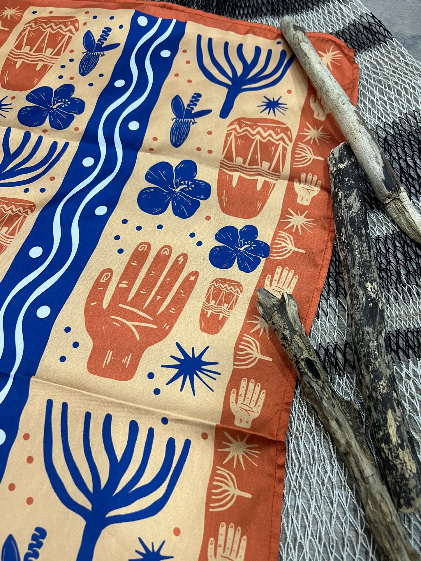 Pañuelo/Pañoleta Diseño Bulla y pesca – diseño étnico colombiano Visaje Negro