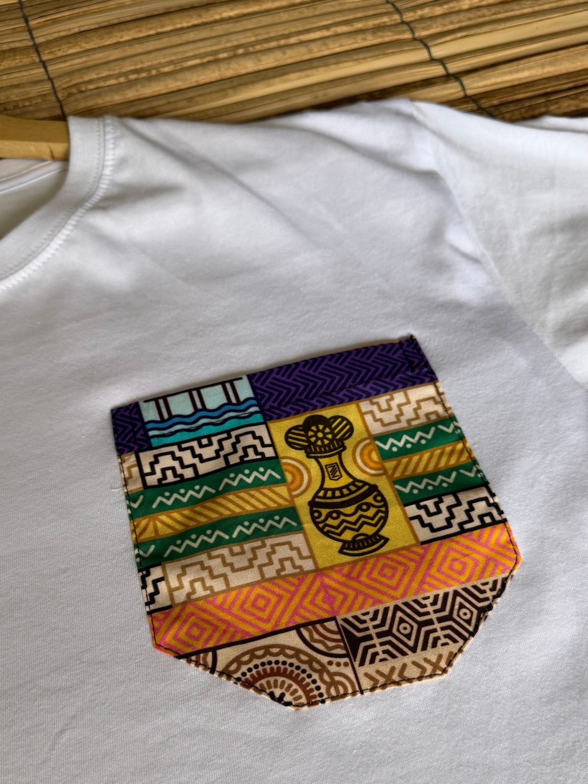 Camiseta blanca talla XL bolsillo diseño Artesanos