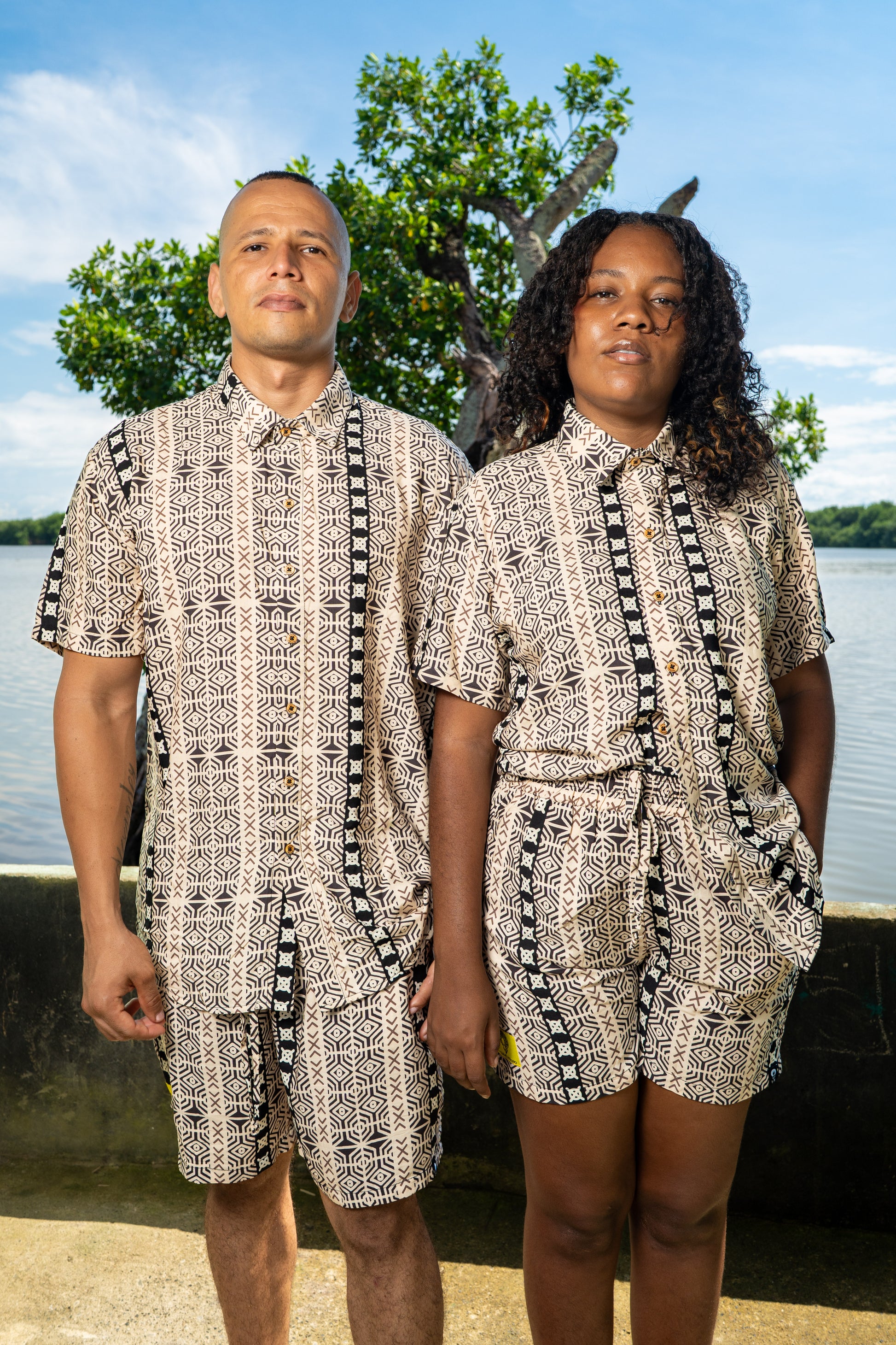 Camisa Barcaza Cuello Inglés - Ropa Afro Colombiana – diseño étnico colombiano Visaje Negro