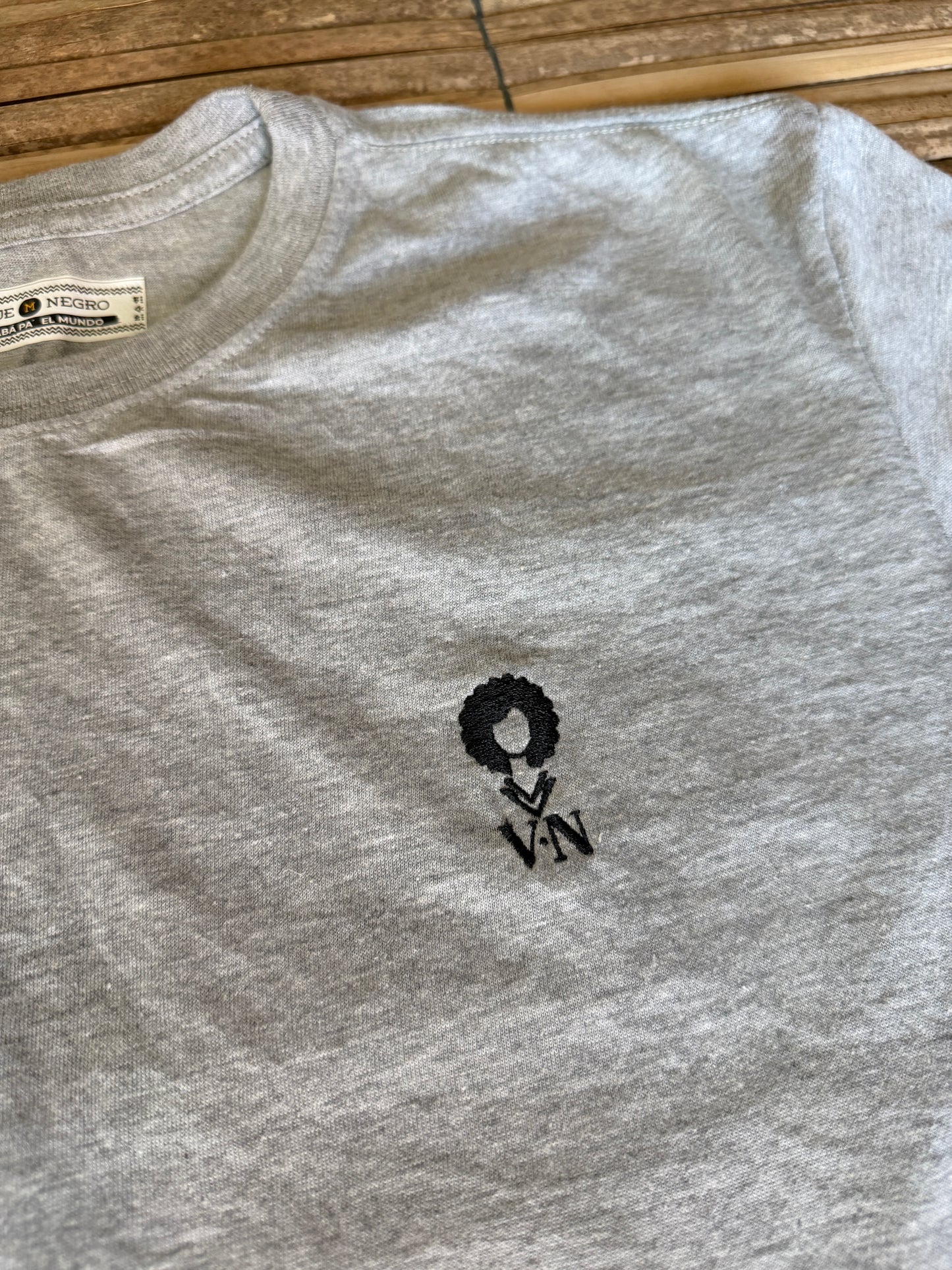 Camiseta bordado afro talla M